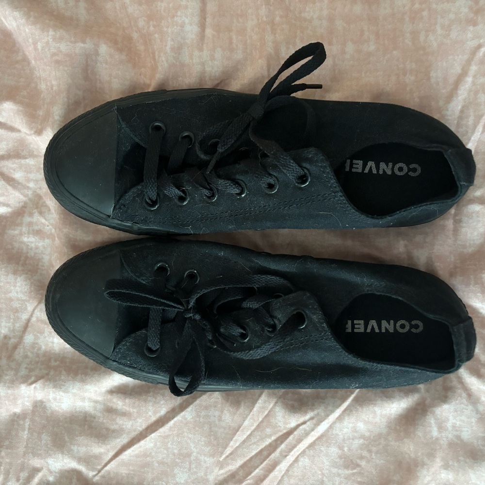 Black Lowtop Converse